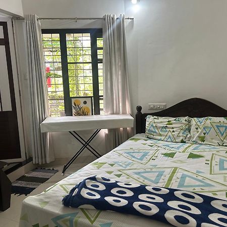 Chaithritha Ladies Homestay Thiruvananthapuram Exterior photo
