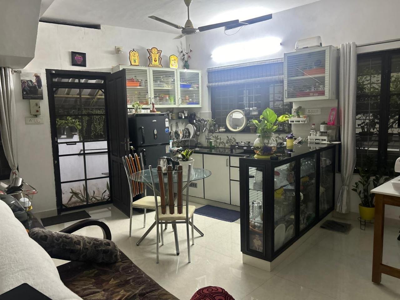 Chaithritha Ladies Homestay Thiruvananthapuram Exterior photo