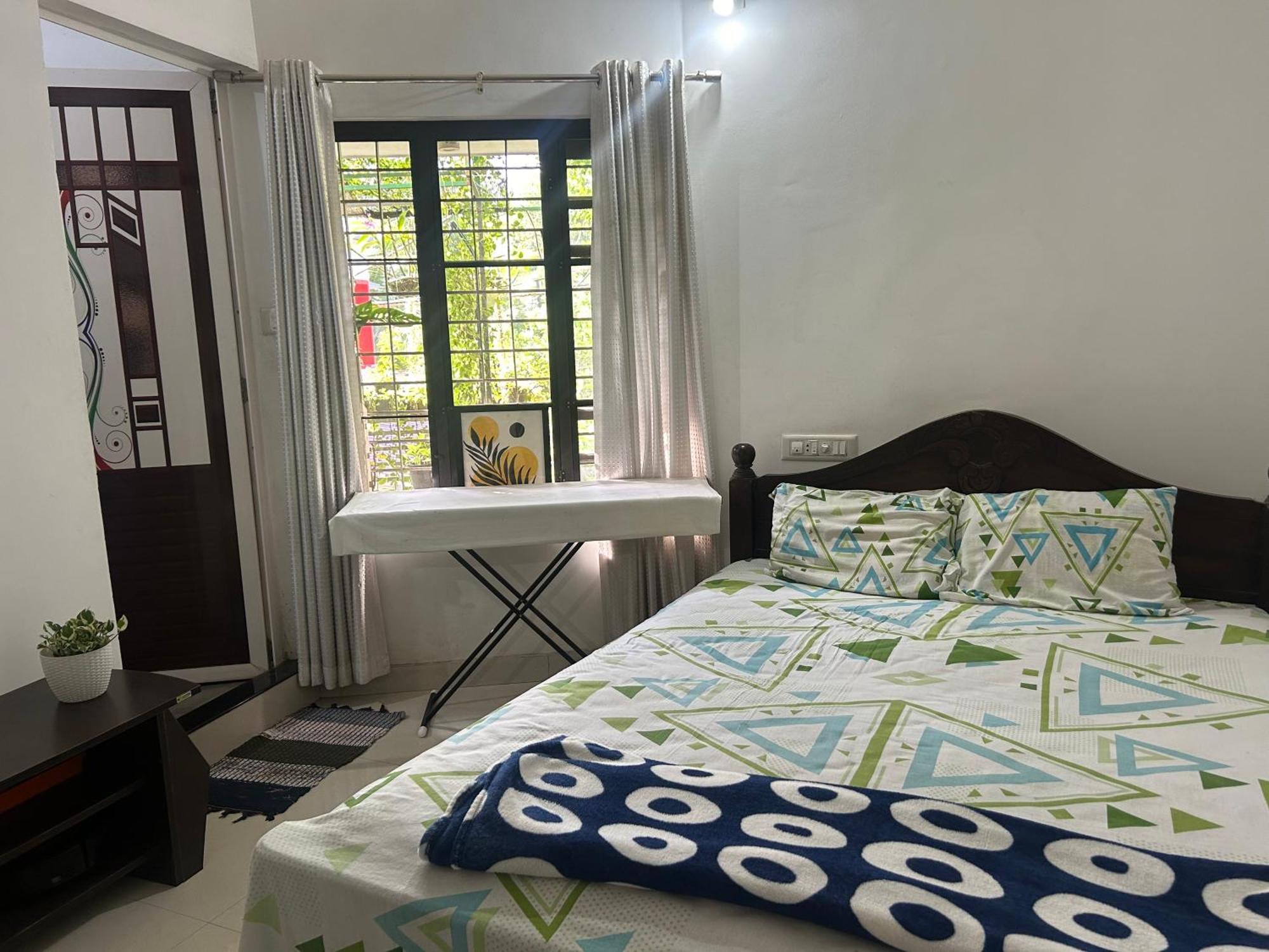Chaithritha Ladies Homestay Thiruvananthapuram Exterior photo