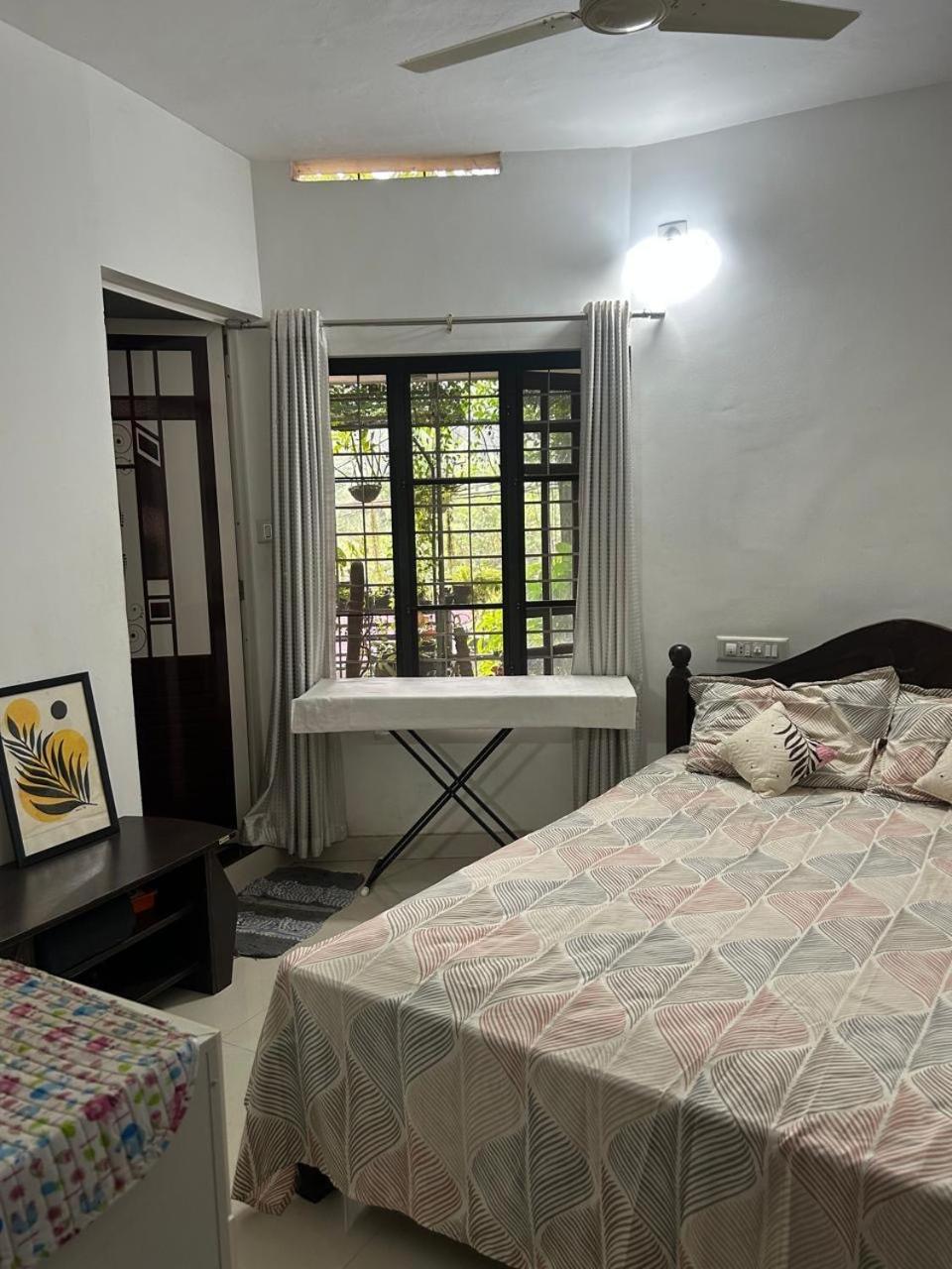 Chaithritha Ladies Homestay Thiruvananthapuram Exterior photo