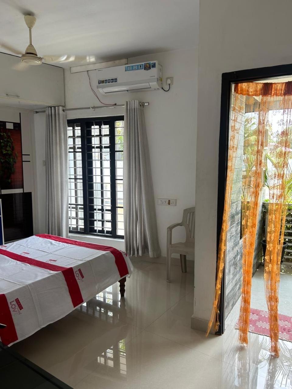 Chaithritha Ladies Homestay Thiruvananthapuram Exterior photo