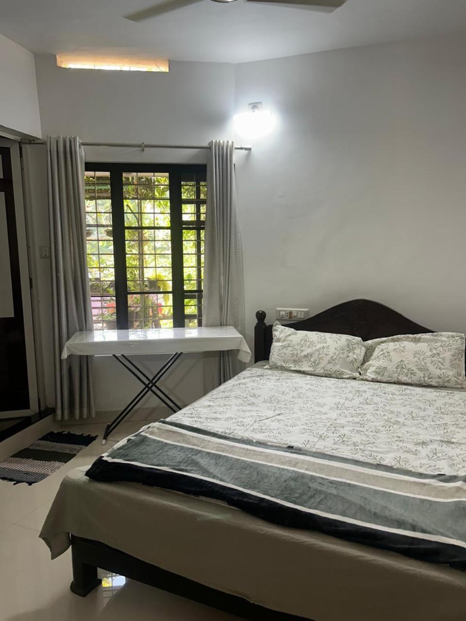Chaithritha Ladies Homestay Thiruvananthapuram Exterior photo